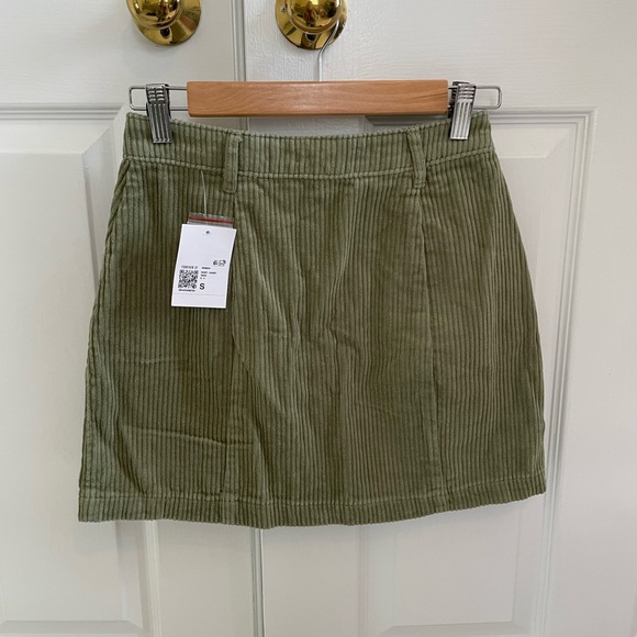 Sage Green Corduroy Mini Skirt Forever21 - Picture 3 of 3